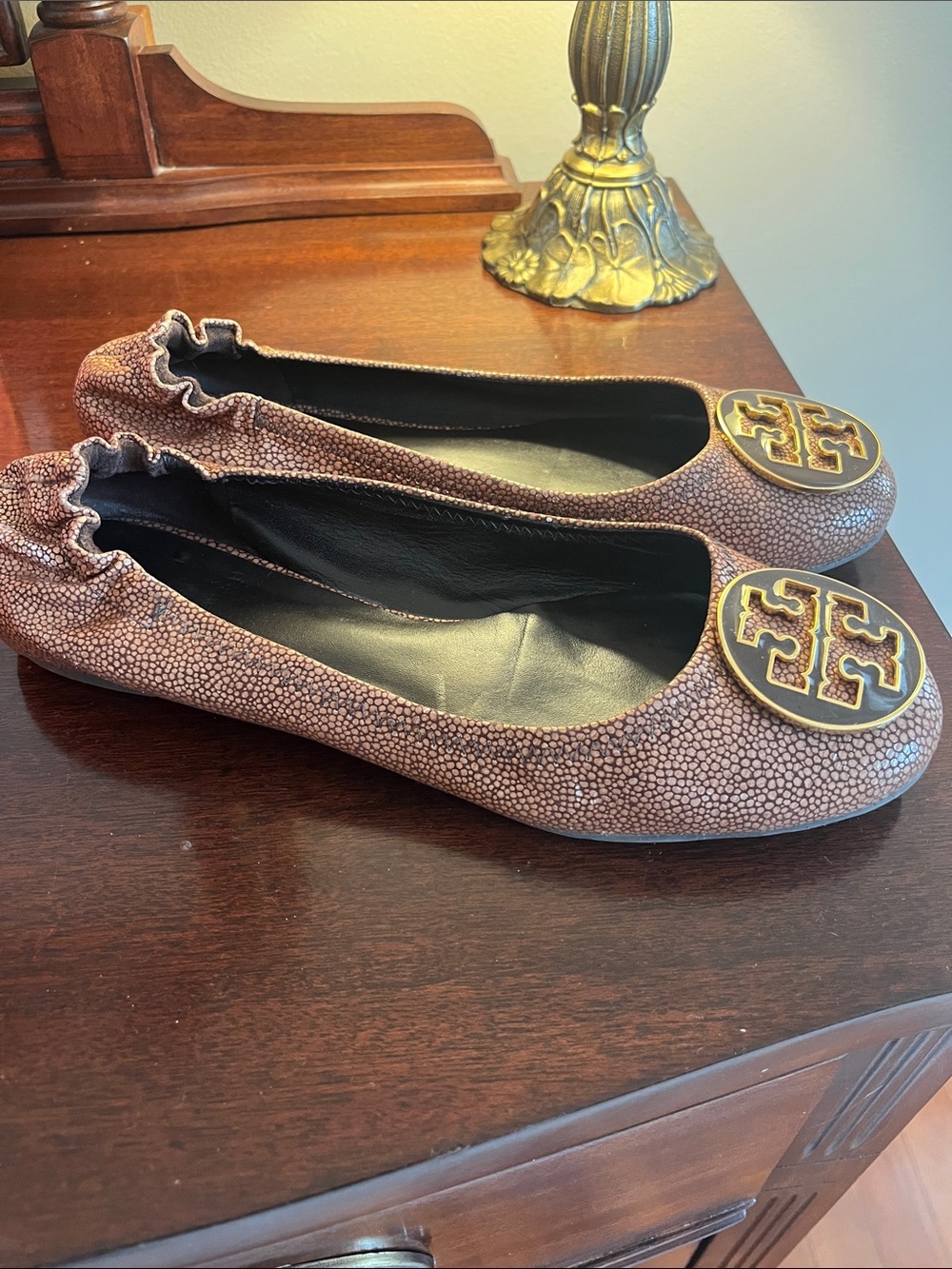 Tory Burch Brown Pebbled Leather Logo Ballet Flats - Picture 6 of 8